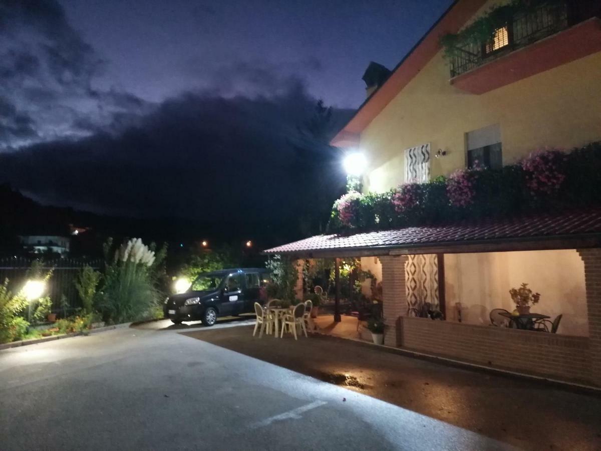 Cagnano Amiterno Le Stanze Di Baccoヴィラ エクステリア 写真