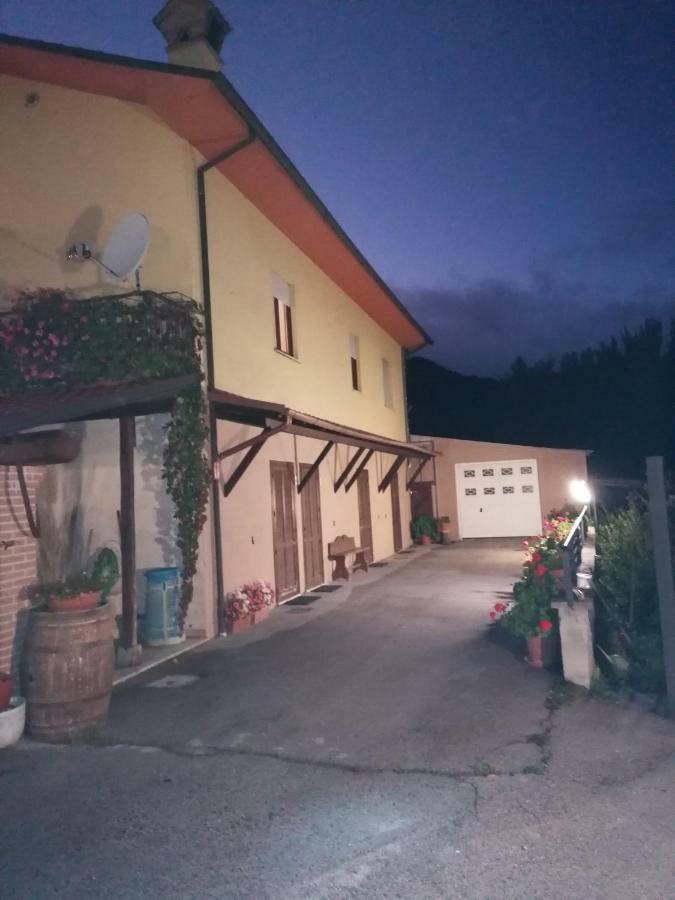 Cagnano Amiterno Le Stanze Di Baccoヴィラ エクステリア 写真